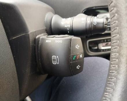 Красный Рено Гранд Сценик, объемом двигателя 1.6 л и пробегом 249 тыс. км за 8500 $, фото 15 на Automoto.ua