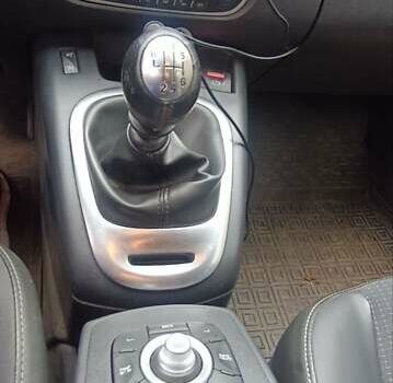 Красный Рено Гранд Сценик, объемом двигателя 1.6 л и пробегом 299 тыс. км за 9799 $, фото 15 на Automoto.ua