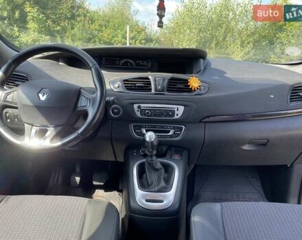 Красный Рено Гранд Сценик, объемом двигателя 1.5 л и пробегом 265 тыс. км за 8800 $, фото 16 на Automoto.ua