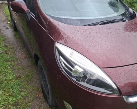 Червоний Рено Гранд Сценік, об'ємом двигуна 1.6 л та пробігом 290 тис. км за 7900 $, фото 1 на Automoto.ua