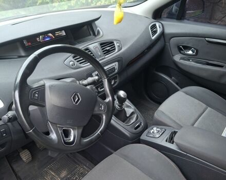 Червоний Рено Гранд Сценік, об'ємом двигуна 1.6 л та пробігом 290 тис. км за 7900 $, фото 4 на Automoto.ua