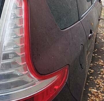 Красный Рено Гранд Сценик, объемом двигателя 1.6 л и пробегом 299 тыс. км за 9799 $, фото 3 на Automoto.ua