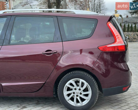 Красный Рено Гранд Сценик, объемом двигателя 1.6 л и пробегом 262 тыс. км за 8900 $, фото 11 на Automoto.ua