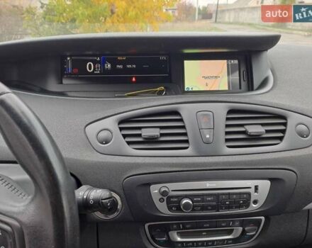 Красный Рено Гранд Сценик, объемом двигателя 1.5 л и пробегом 208 тыс. км за 9500 $, фото 9 на Automoto.ua