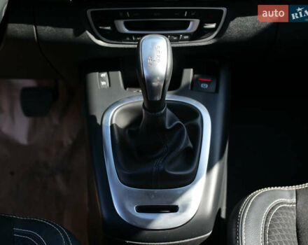 Красный Рено Гранд Сценик, объемом двигателя 1.5 л и пробегом 119 тыс. км за 12950 $, фото 31 на Automoto.ua