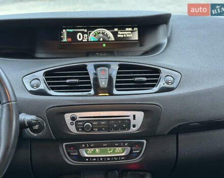 Красный Рено Гранд Сценик, объемом двигателя 1.6 л и пробегом 262 тыс. км за 8900 $, фото 25 на Automoto.ua