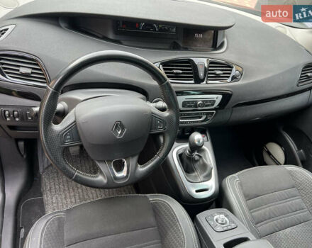 Красный Рено Гранд Сценик, объемом двигателя 1.6 л и пробегом 181 тыс. км за 10500 $, фото 19 на Automoto.ua