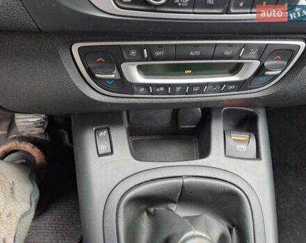 Красный Рено Гранд Сценик, объемом двигателя 1.5 л и пробегом 208 тыс. км за 9500 $, фото 10 на Automoto.ua