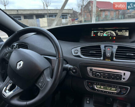 Красный Рено Гранд Сценик, объемом двигателя 1.6 л и пробегом 262 тыс. км за 8900 $, фото 17 на Automoto.ua