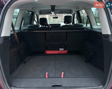 Красный Рено Гранд Сценик, объемом двигателя 1.6 л и пробегом 262 тыс. км за 8900 $, фото 19 на Automoto.ua