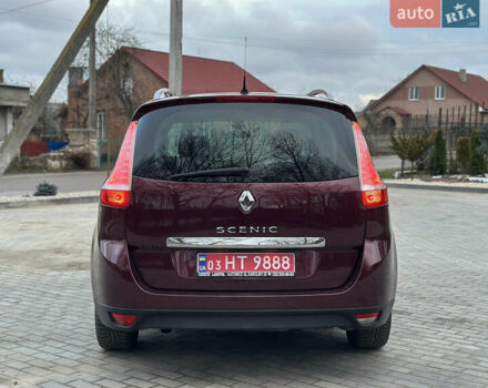 Красный Рено Гранд Сценик, объемом двигателя 1.6 л и пробегом 262 тыс. км за 8900 $, фото 4 на Automoto.ua