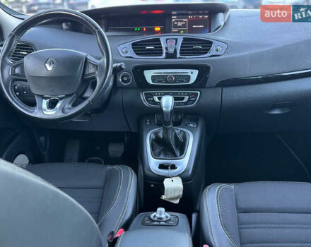 Красный Рено Гранд Сценик, объемом двигателя 1.5 л и пробегом 202 тыс. км за 9350 $, фото 64 на Automoto.ua