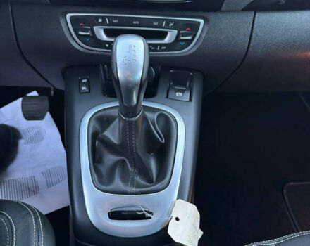 Красный Рено Гранд Сценик, объемом двигателя 1.5 л и пробегом 202 тыс. км за 9350 $, фото 63 на Automoto.ua