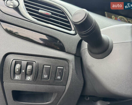 Червоний Рено Гранд Сценік, об'ємом двигуна 1.5 л та пробігом 181 тис. км за 10400 $, фото 33 на Automoto.ua