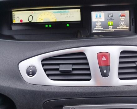 Красный Рено Гранд Сценик, объемом двигателя 1.4 л и пробегом 202 тыс. км за 5750 $, фото 8 на Automoto.ua