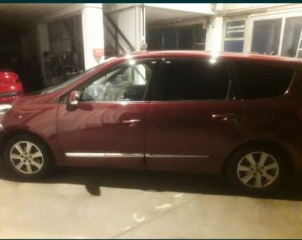 Червоний Рено Гранд Сценік, об'ємом двигуна 0 л та пробігом 335 тис. км за 7850 $, фото 2 на Automoto.ua