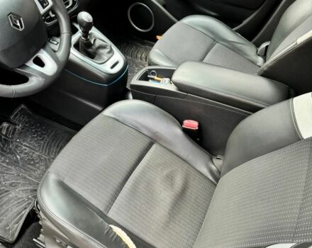 Червоний Рено Гранд Сценік, об'ємом двигуна 0 л та пробігом 335 тис. км за 7850 $, фото 4 на Automoto.ua