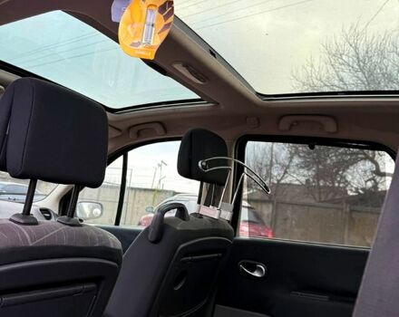 Красный Рено Гранд Сценик, объемом двигателя 1.6 л и пробегом 195 тыс. км за 4300 $, фото 1 на Automoto.ua