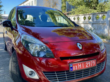 Червоний Рено Гранд Сценік, об'ємом двигуна 1.4 л та пробігом 198 тис. км за 7750 $, фото 1 на Automoto.ua
