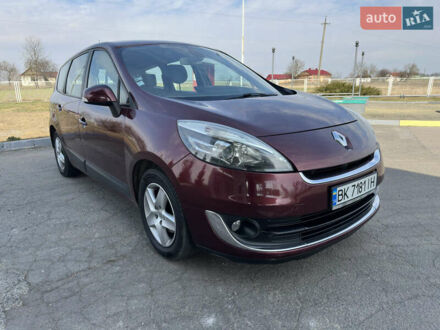 Рено Гранд Сценик 2012 в Радивилове на Automoto.ua Красный Рено Гранд Сценик, объемом двигателя 1.46 л и пробегом 268 тыс. км за 7500 $, фото 1 на Automoto.ua