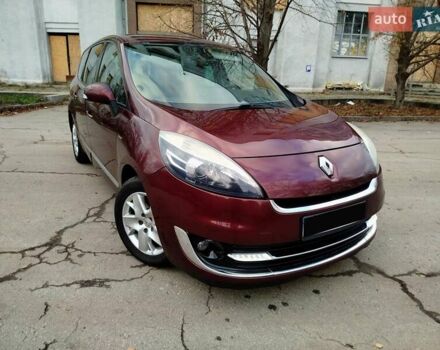 Червоний Рено Гранд Сценік, об'ємом двигуна 1.6 л та пробігом 249 тис. км за 8500 $, фото 1 на Automoto.ua