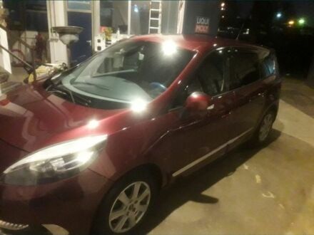 Рено Гранд Сценік 2012 у Чернівцях на Automoto.ua Червоний Рено Гранд Сценік, об'ємом двигуна 0 л та пробігом 335 тис. км за 7850 $, фото 1 на Automoto.ua