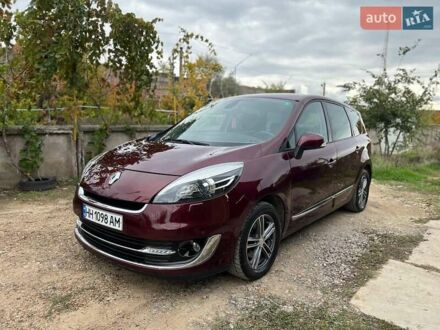 Красный Рено Гранд Сценик, объемом двигателя 2 л и пробегом 227 тыс. км за 10200 $, фото 1 на Automoto.ua