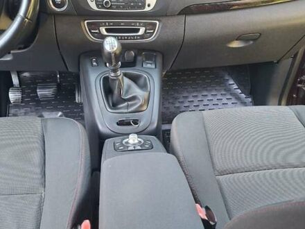 Красный Рено Гранд Сценик, объемом двигателя 1.6 л и пробегом 290 тыс. км за 8400 $, фото 1 на Automoto.ua