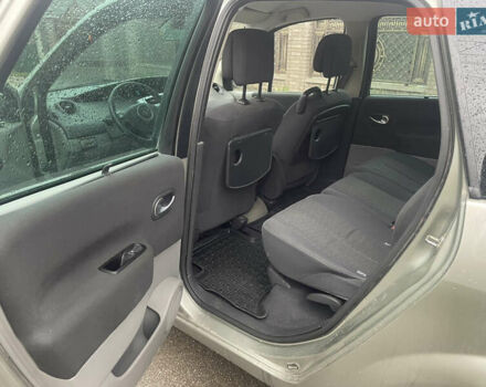 Рено Гранд Сценик, объемом двигателя 2 л и пробегом 249 тыс. км за 5300 $, фото 5 на Automoto.ua