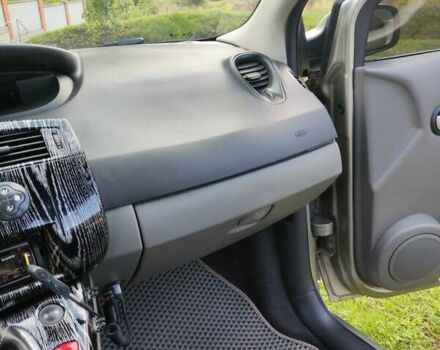 Рено Гранд Сценик, объемом двигателя 2 л и пробегом 275 тыс. км за 5200 $, фото 6 на Automoto.ua