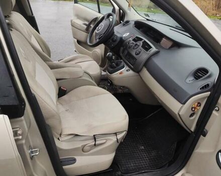 Желтый Рено Гранд Сценик, объемом двигателя 1.46 л и пробегом 301 тыс. км за 5100 $, фото 5 на Automoto.ua