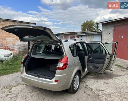 Желтый Рено Гранд Сценик, объемом двигателя 1.5 л и пробегом 208 тыс. км за 6300 $, фото 24 на Automoto.ua