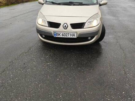 Желтый Рено Гранд Сценик, объемом двигателя 1.46 л и пробегом 301 тыс. км за 5100 $, фото 1 на Automoto.ua