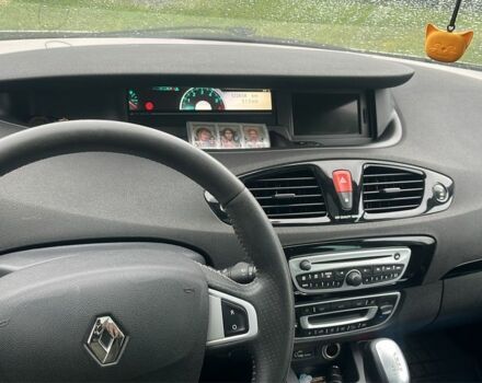 Серый Рено Гранд Сценик, объемом двигателя 1.5 л и пробегом 250 тыс. км за 8000 $, фото 4 на Automoto.ua