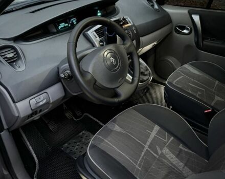 Серый Рено Гранд Сценик, объемом двигателя 1.6 л и пробегом 212 тыс. км за 4500 $, фото 10 на Automoto.ua