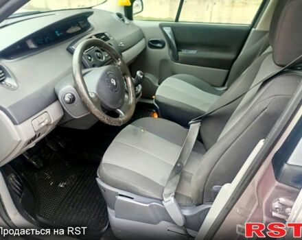 Серый Рено Гранд Сценик, объемом двигателя 1.5 л и пробегом 380 тыс. км за 3650 $, фото 4 на Automoto.ua