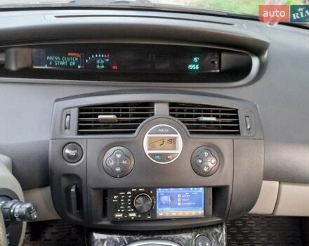 Серый Рено Гранд Сценик, объемом двигателя 1.6 л и пробегом 400 тыс. км за 4500 $, фото 9 на Automoto.ua