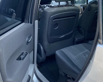 Серый Рено Гранд Сценик, объемом двигателя 2 л и пробегом 260 тыс. км за 4200 $, фото 13 на Automoto.ua