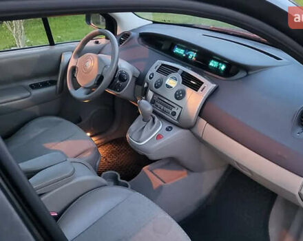 Серый Рено Гранд Сценик, объемом двигателя 2 л и пробегом 276 тыс. км за 5000 $, фото 6 на Automoto.ua