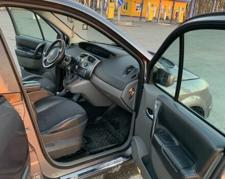 Рено Гранд Сценик 2004 в Теребовле на Automoto.ua Серый Рено Гранд Сценик, объемом двигателя 0 л и пробегом 300 тыс. км за 4600 $, фото 3 на Automoto.ua