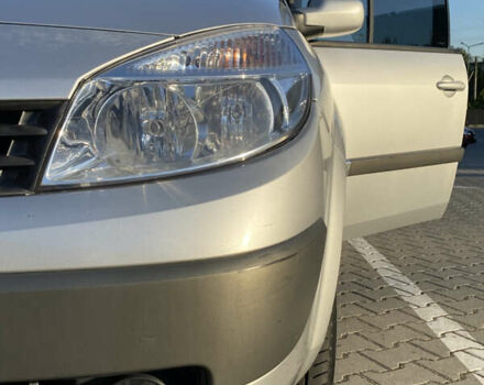 Серый Рено Гранд Сценик, объемом двигателя 2 л и пробегом 260 тыс. км за 4200 $, фото 10 на Automoto.ua