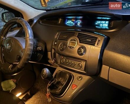 Серый Рено Гранд Сценик, объемом двигателя 1.9 л и пробегом 183 тыс. км за 3800 $, фото 4 на Automoto.ua