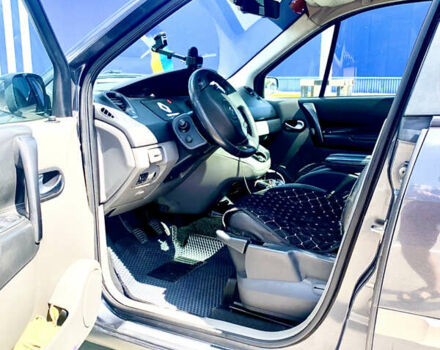 Серый Рено Гранд Сценик, объемом двигателя 2 л и пробегом 317 тыс. км за 5300 $, фото 11 на Automoto.ua