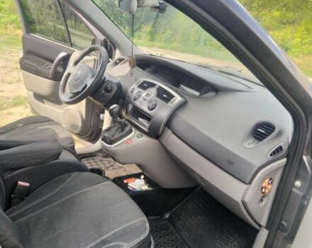 Серый Рено Гранд Сценик, объемом двигателя 2 л и пробегом 237 тыс. км за 5500 $, фото 16 на Automoto.ua