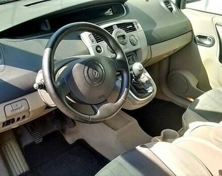 Серый Рено Гранд Сценик, объемом двигателя 2 л и пробегом 271 тыс. км за 4800 $, фото 5 на Automoto.ua