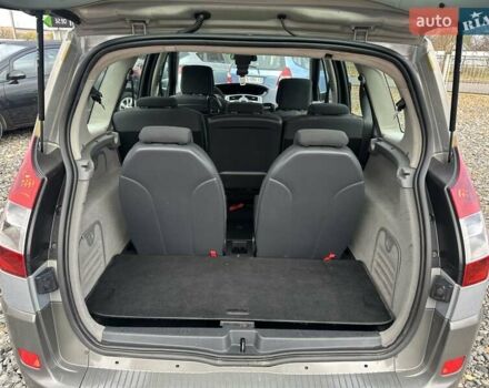 Серый Рено Гранд Сценик, объемом двигателя 2 л и пробегом 274 тыс. км за 4700 $, фото 16 на Automoto.ua