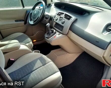 Серый Рено Гранд Сценик, объемом двигателя 2 л и пробегом 271 тыс. км за 4800 $, фото 4 на Automoto.ua