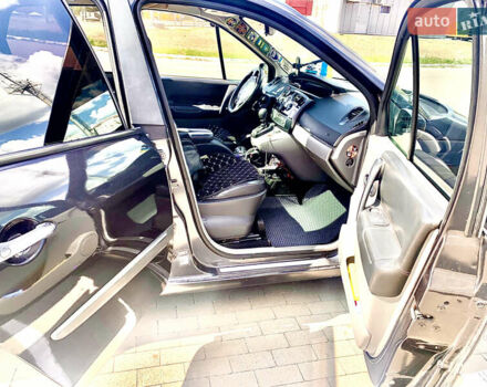 Серый Рено Гранд Сценик, объемом двигателя 2 л и пробегом 317 тыс. км за 5300 $, фото 6 на Automoto.ua