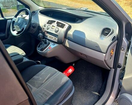 Серый Рено Гранд Сценик, объемом двигателя 1.9 л и пробегом 230 тыс. км за 3650 $, фото 5 на Automoto.ua