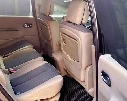 Серый Рено Гранд Сценик, объемом двигателя 2 л и пробегом 271 тыс. км за 4800 $, фото 4 на Automoto.ua